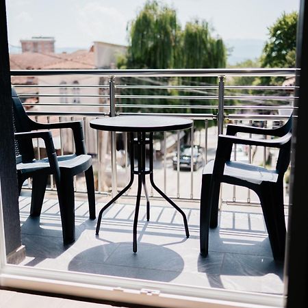 Froa Luxury Apartment Debar Exteriör bild